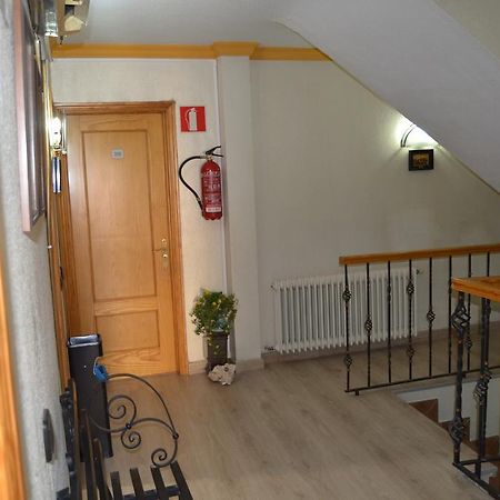 Hostal Don Juan I Alcala de Henares Luaran gambar