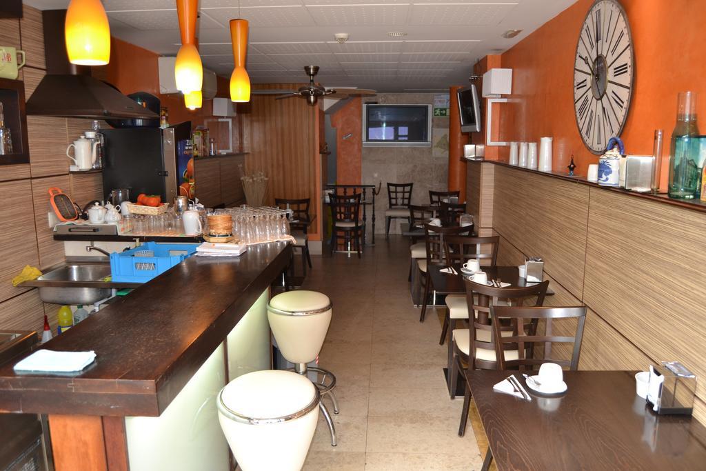 Hostal Don Juan I Alcala de Henares Luaran gambar
