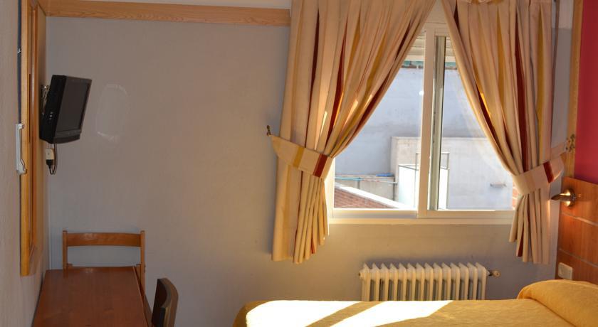Hostal Don Juan I Alcala de Henares Bilik gambar