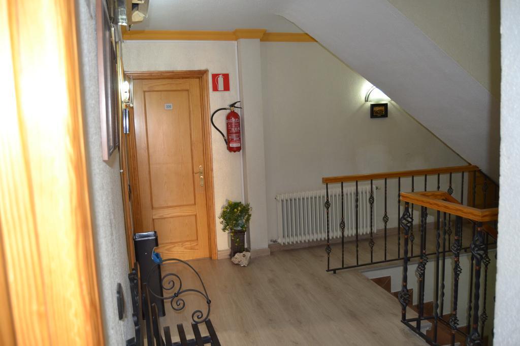 Hostal Don Juan I Alcala de Henares Luaran gambar