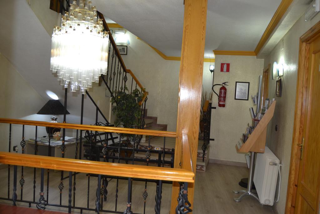 Hostal Don Juan I Alcala de Henares Luaran gambar