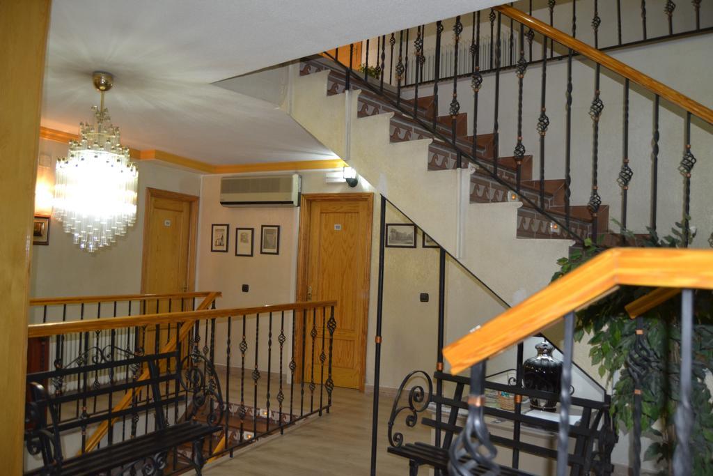 Hostal Don Juan I Alcala de Henares Luaran gambar