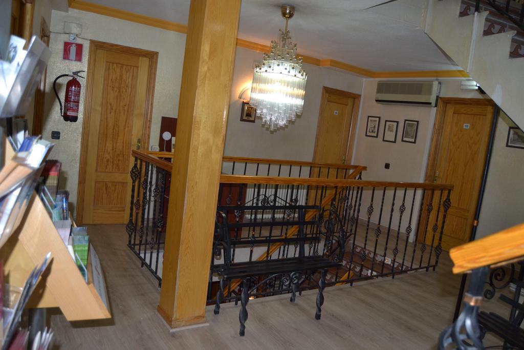 Hostal Don Juan I Alcala de Henares Luaran gambar