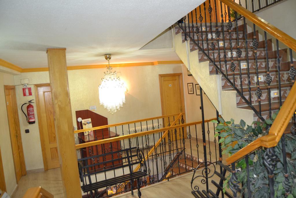 Hostal Don Juan I Alcala de Henares Luaran gambar