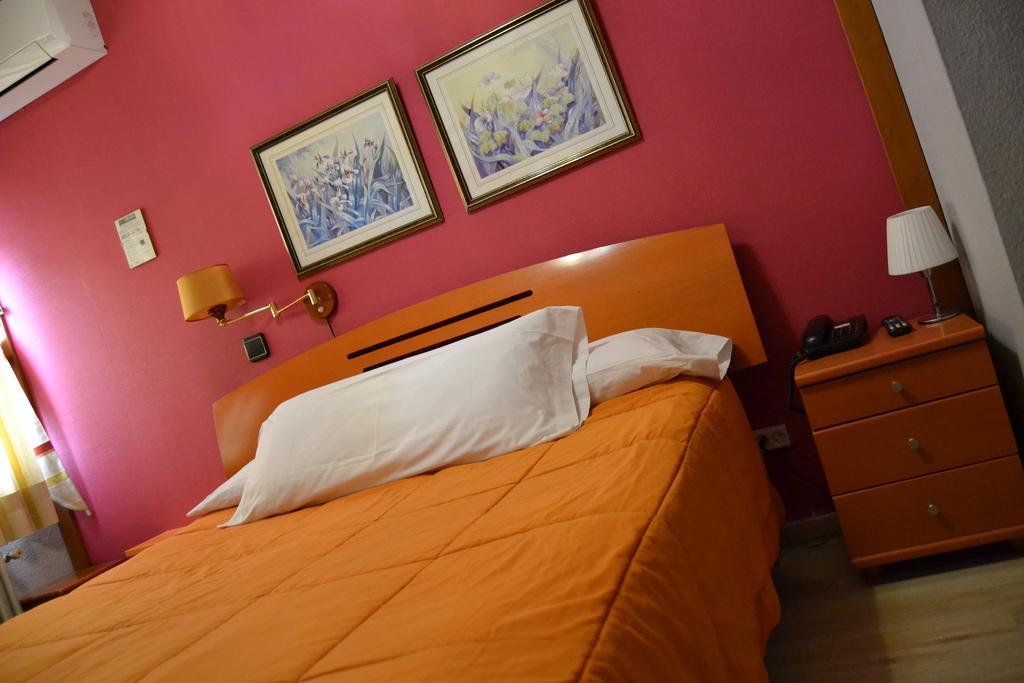Hostal Don Juan I Alcala de Henares Luaran gambar