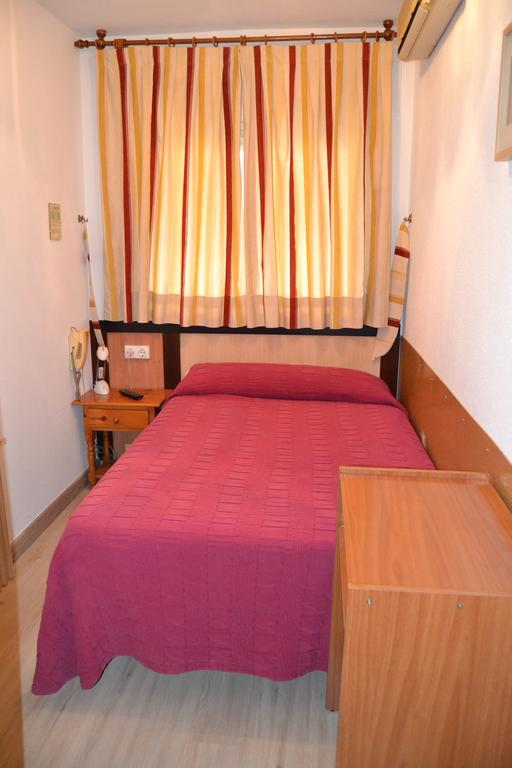 Hostal Don Juan I Alcala de Henares Luaran gambar