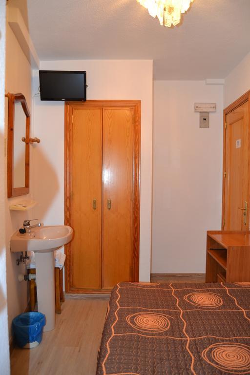 Hostal Don Juan I Alcala de Henares Luaran gambar