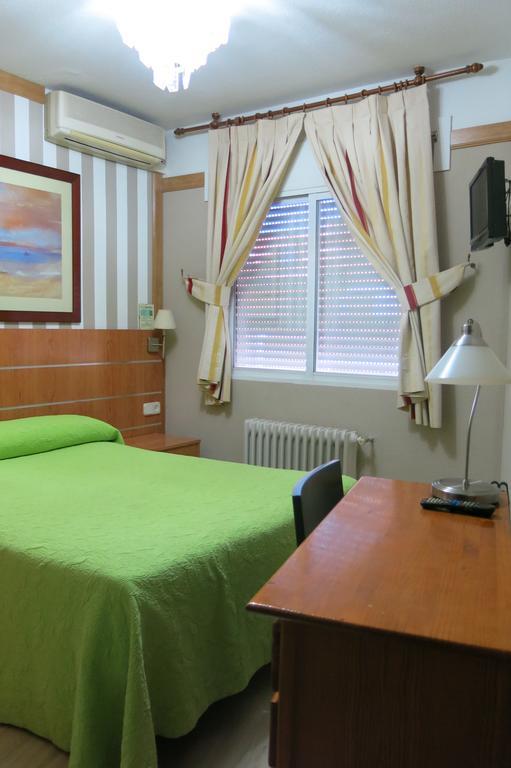 Hostal Don Juan I Alcala de Henares Luaran gambar